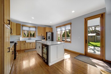 142 N Caroline Ave, Elmhurst, IL 60126 - photo 2