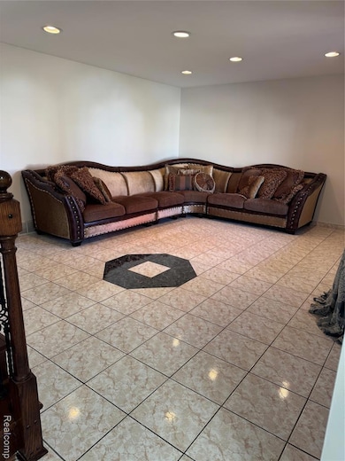 4226 Angeline Dr, Sterling Heights, MI 48310 - photo 3