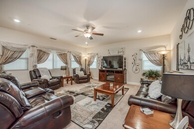 6814 E Robinson Ave, Fresno, CA 93727 - photo 6