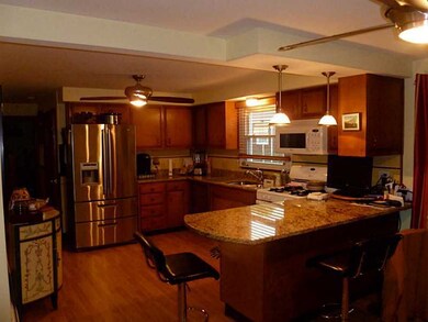 Kitchen. BEAUTIFUL KITCHEN WITH GRANITE BAR
