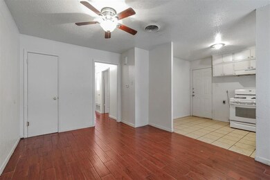 830 W Texas St unit B, Denison, TX 75020 - photo 3