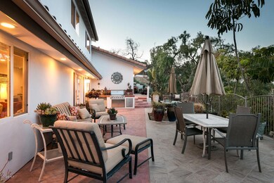 562 Valley View Way-003-44-Twilight Exte