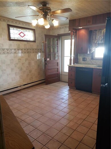 225 W Howard Ave unit Coaldale, Coaldale, PA 18218 - photo 6