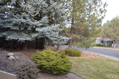 1005 SE Laurelwood Place, Bend, OR 97702 - photo 3