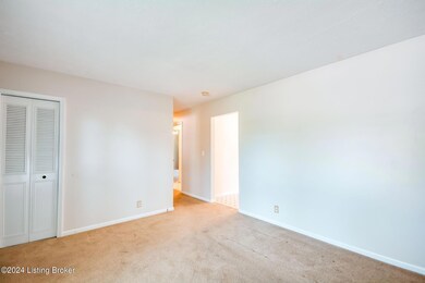 6810 Beackstone Ct, Louisville, KY 40228 - photo 7