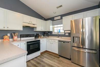 18520H Emerald Cir-06