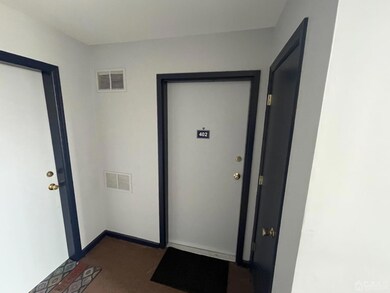 402 Newport Ct, Fords, NJ 08863 - photo 2