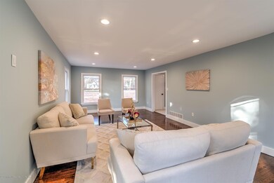 06-LIVING ROOM