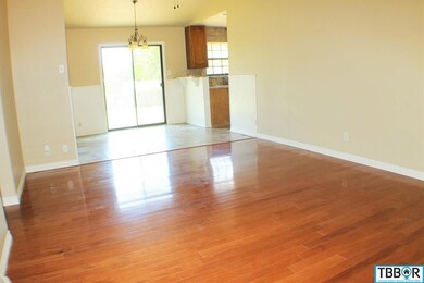 410 Skyview Cir, Troy, TX 76579 - photo 2