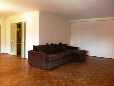 Living/dining area looking towards kitchen. Parque