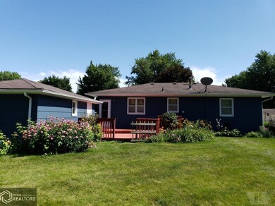 1310 S 10th Ave E, Newton, IA 50208 - photo 2