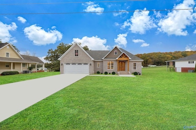 97 Tomahawk Cir, Guntersville, AL 35976 - photo 2