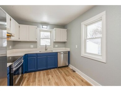 915 Leach Ave, Des Moines, IA 50315 - photo 3