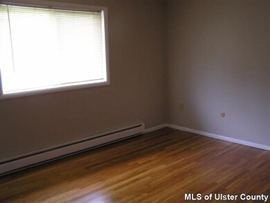 505 Parr Cir, Newburgh, NY 12550 - photo 7