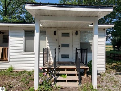 5508 E Johnson Rd, Ithaca, MI 48847 - photo 2