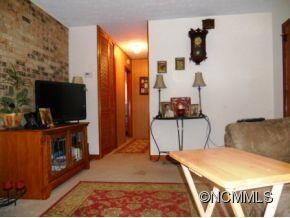 105 Wynnbrook Dr, Hendersonville, NC 28792 - photo 5