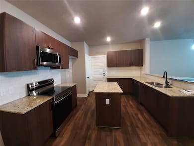 9863 Grosbeak Ln, Magnolia, TX 77354 - photo 7