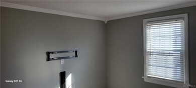 Family room with mount for your TV ready to go.