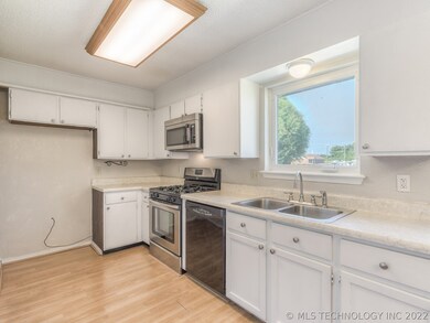 14228 S Nyssa Ave, Glenpool, OK 74033 - photo 7