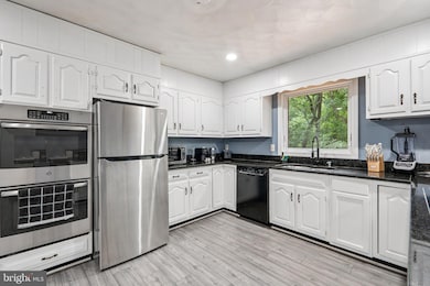 8304 Mariner Ct, Gaithersburg, MD 20882 - photo 2