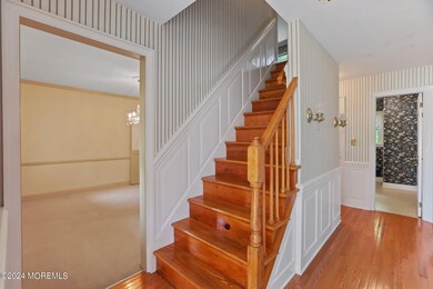 2 Roosevelt Cir W, Red Bank, NJ 07701 - photo 5