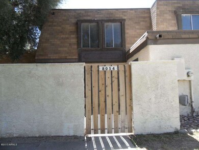 GATE TO PRIVATE PATIO