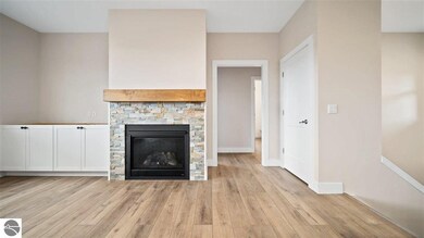 7827 E Longbranch Cir, Traverse City, MI 49684 - photo 5