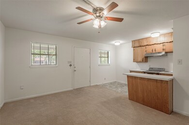 2105 Avenue N unit 8, Huntsville, TX 77340 - photo 6