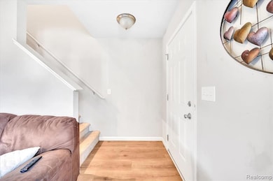 1031 Kemperwood Ct, Howell, MI 48843 - photo 5