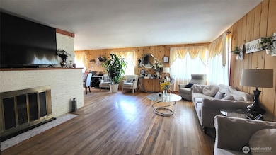 Entry into living room area