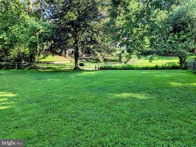 5023 Mignonette Ct, Annandale, VA 22003 - photo 3