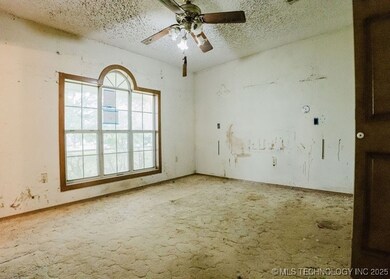 14800 Cedar Dr, Claremore, OK 74017 - photo 5