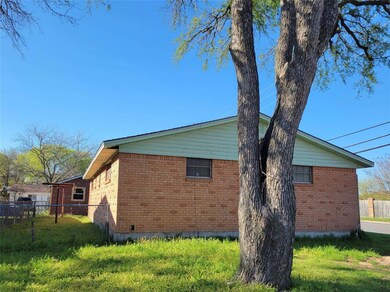 1701 Granbury St, Cleburne, TX 76033 - photo 4