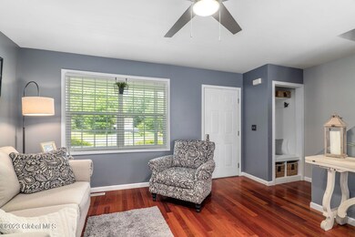 9-web-or-mls-1EagleWay_09