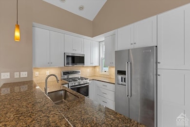 235 Robinson St unit 237, Hudson, NY 12534 - photo 6