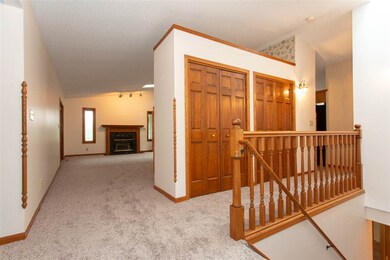 2213 W 8th St, Cedar Falls, IA 50613 - photo 4