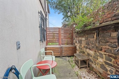 404 Chestnut St, Newark, NJ 07105 - photo 6