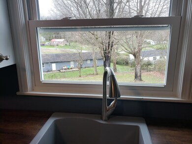 2104 Edgehill Cir, Johnson City, TN 37601 - photo 7