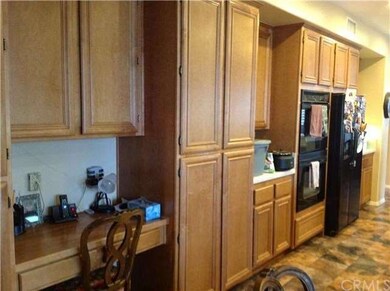 Ample kitchen storage/pantry, double ovens, study 