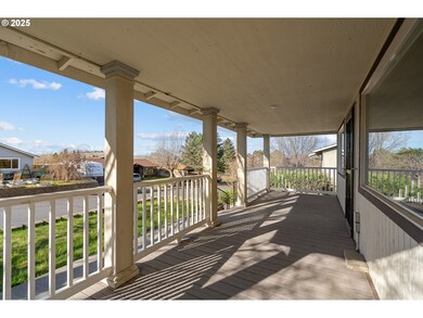 2205 SW Perkins Ave, Pendleton, OR 97801 - photo 3