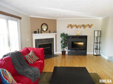 4604 Warren St unit 1, Davenport, IA 52806 - photo 3