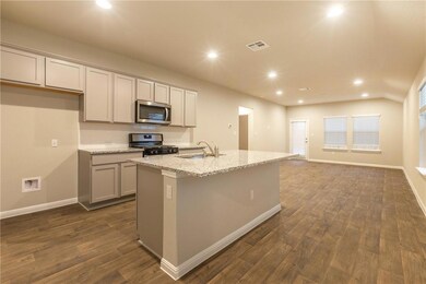 612 Roaring Fork Ln, Bastrop, TX 78602 - photo 5