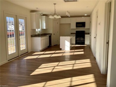 3506 Marksbury Dr, Greensboro, NC 27405 - photo 4