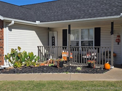 2210 Holly Ln, Miami, OK 74354 - photo 3