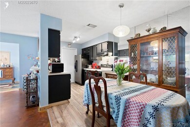 Dining & Kitchen