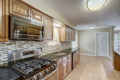 11427 Kirkwyn Dr, Houston, TX 77089 - photo 5