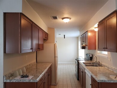 16122 Barcelona Dr, Friendswood, TX 77546 - photo 5