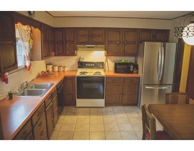 129 Tyler St, Methuen, MA 01844 - photo 4