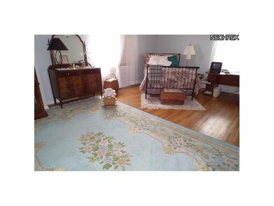 LARGE MASTER BEDROOM WITH WALK IN CLOSET