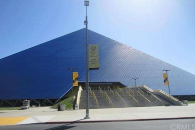 5 minutes from Cal State Long Beach